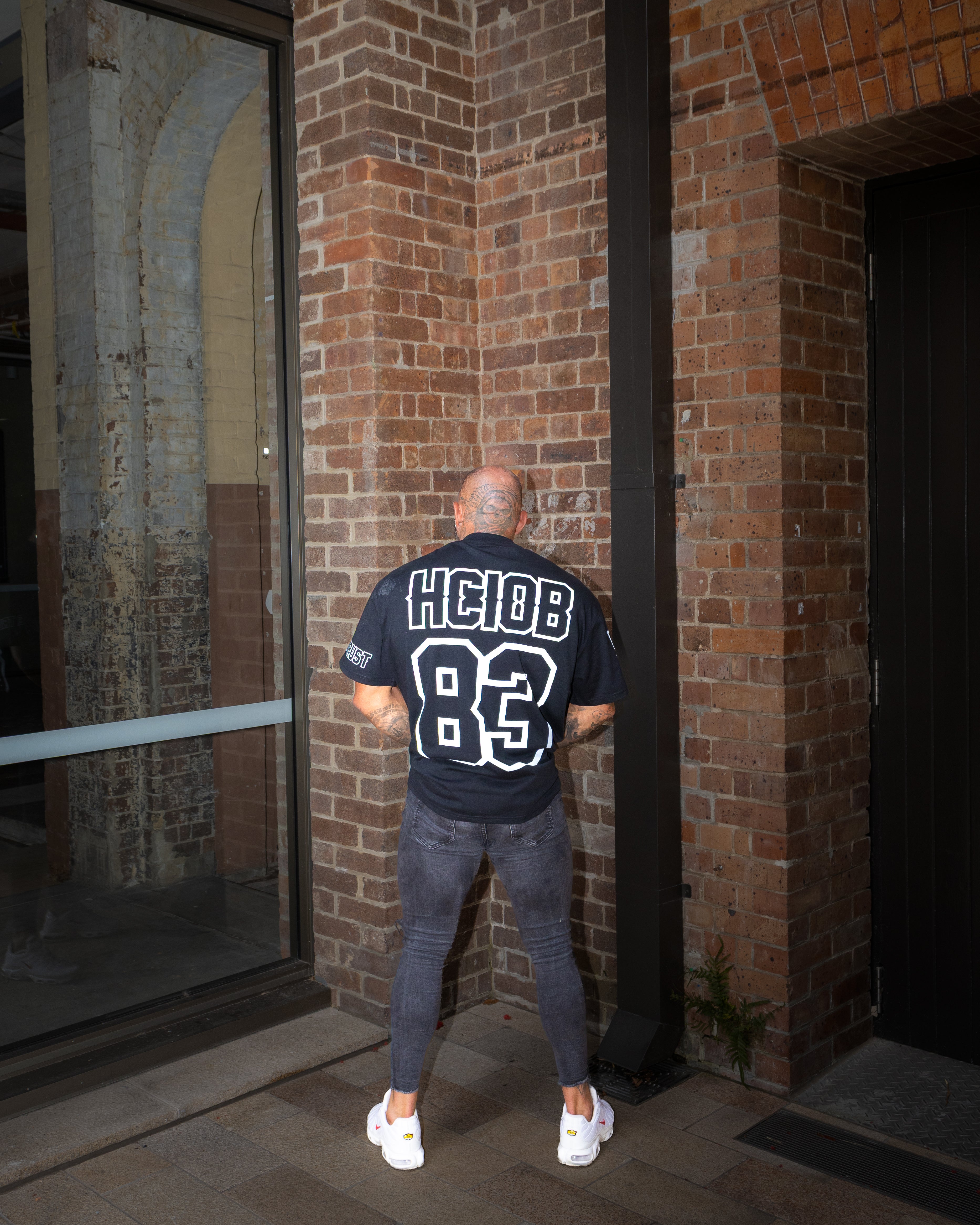 BLACK & WHITE OVERSIZED SPORTS TEE