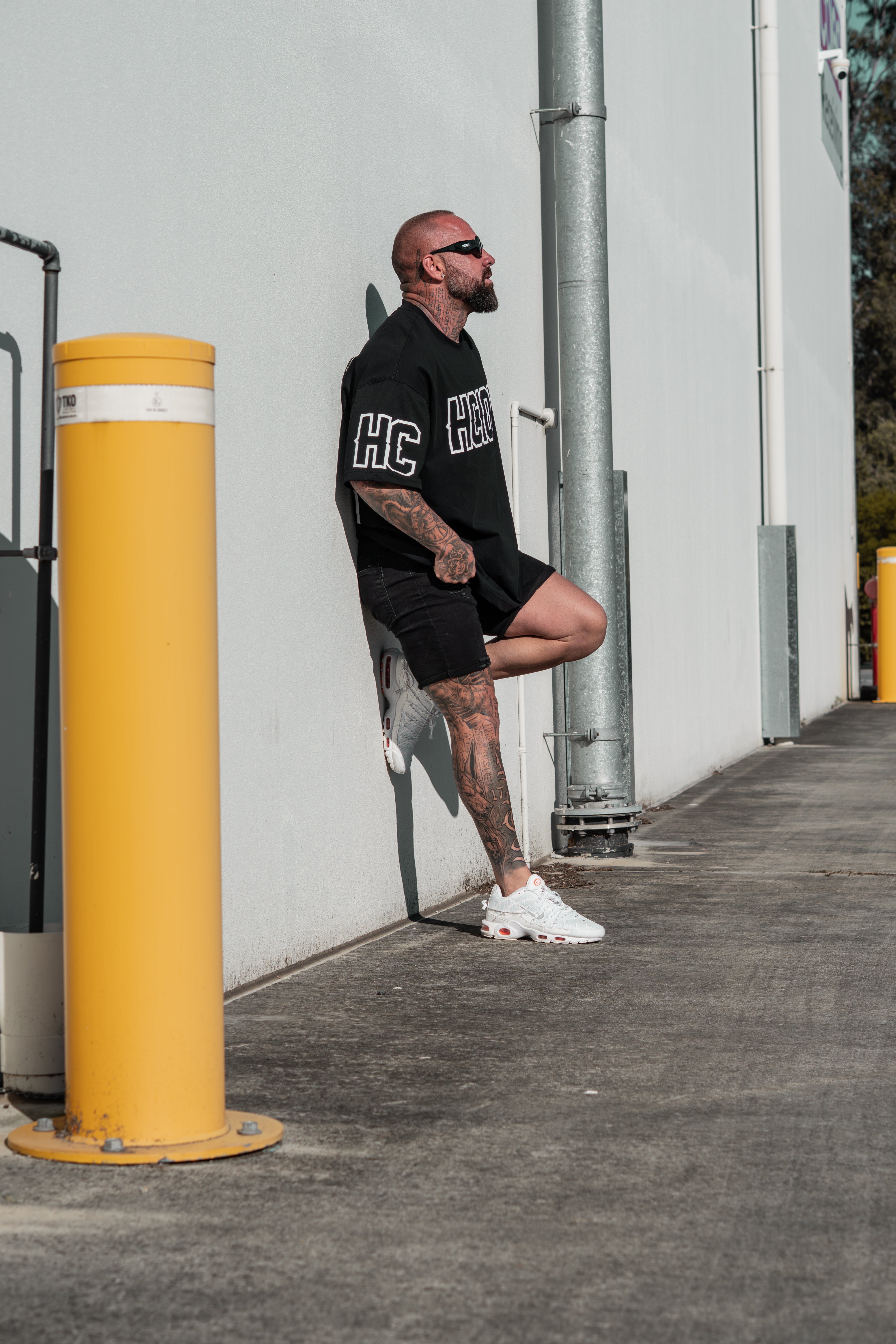 BLACK & WHITE OVERSIZED SPORTS TEE