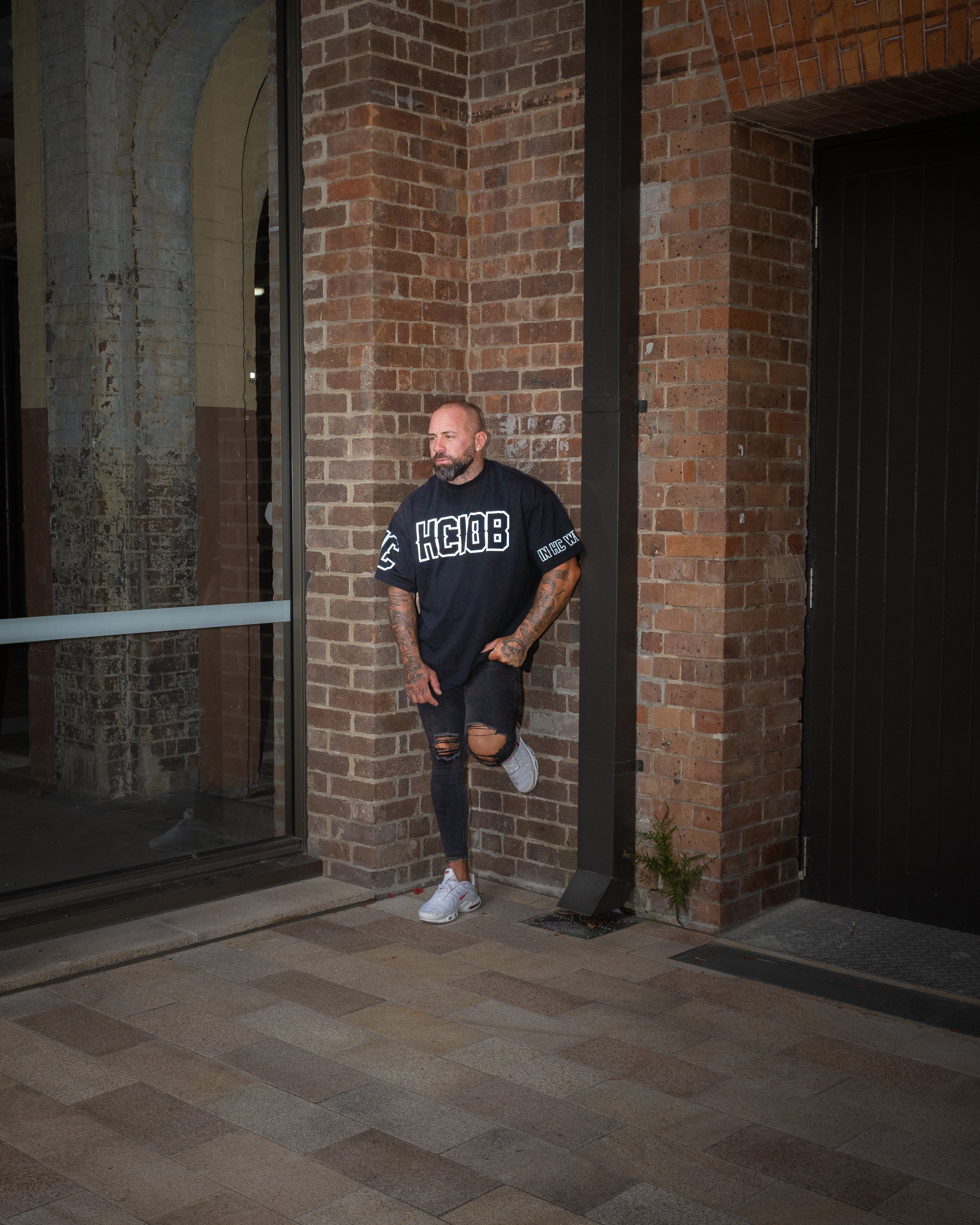 BLACK & WHITE OVERSIZED SPORTS TEE