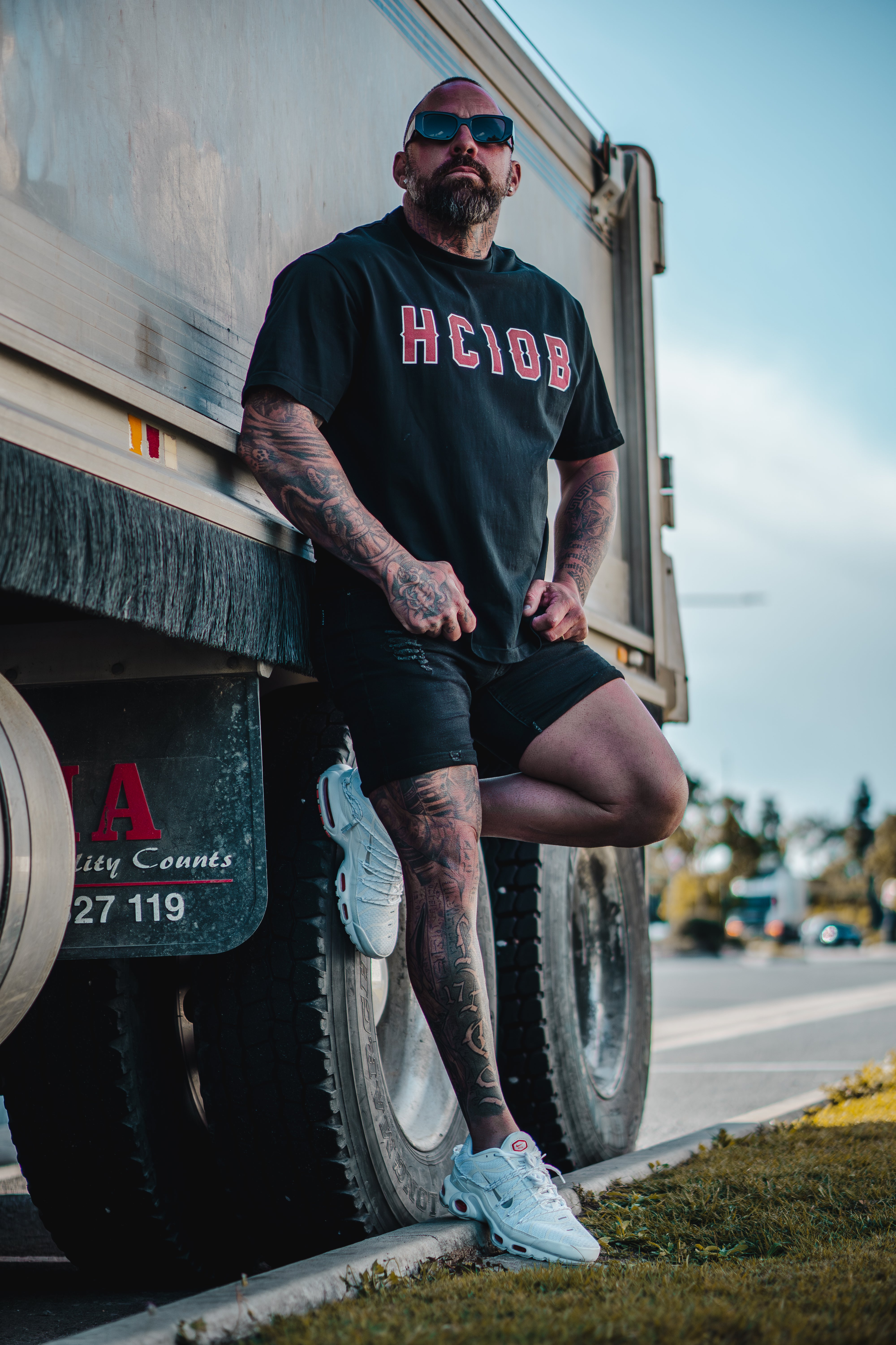 VARSITY STAPLE CRIMSON TEE