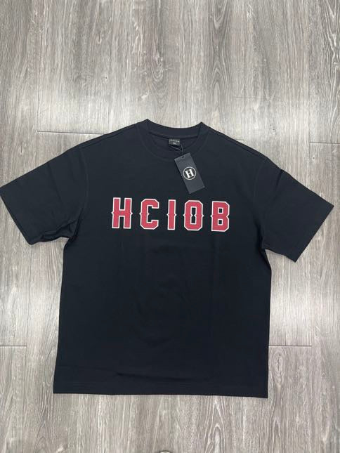 VARSITY STAPLE CRIMSON TEE