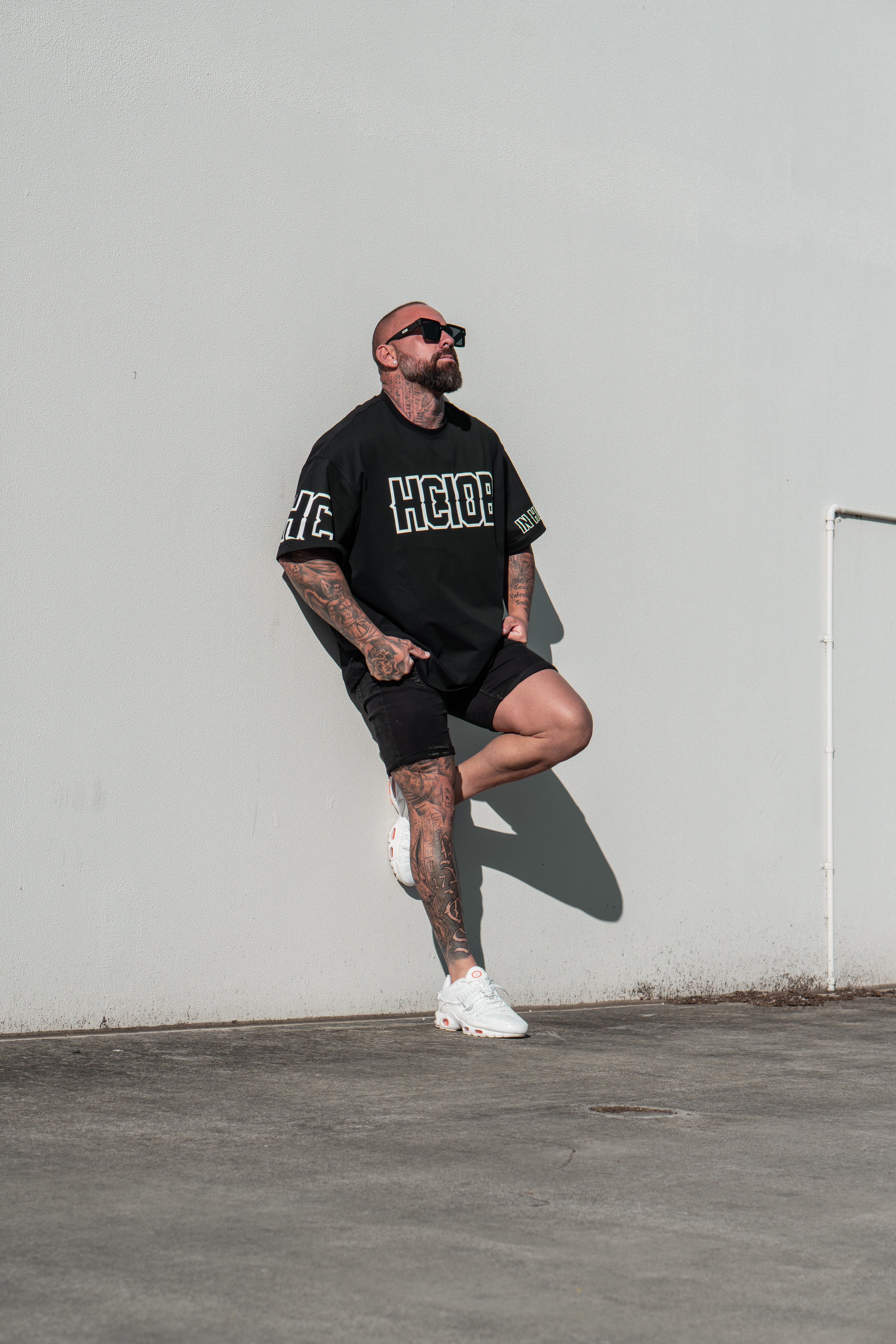 BLACK & WHITE OVERSIZED SPORTS TEE