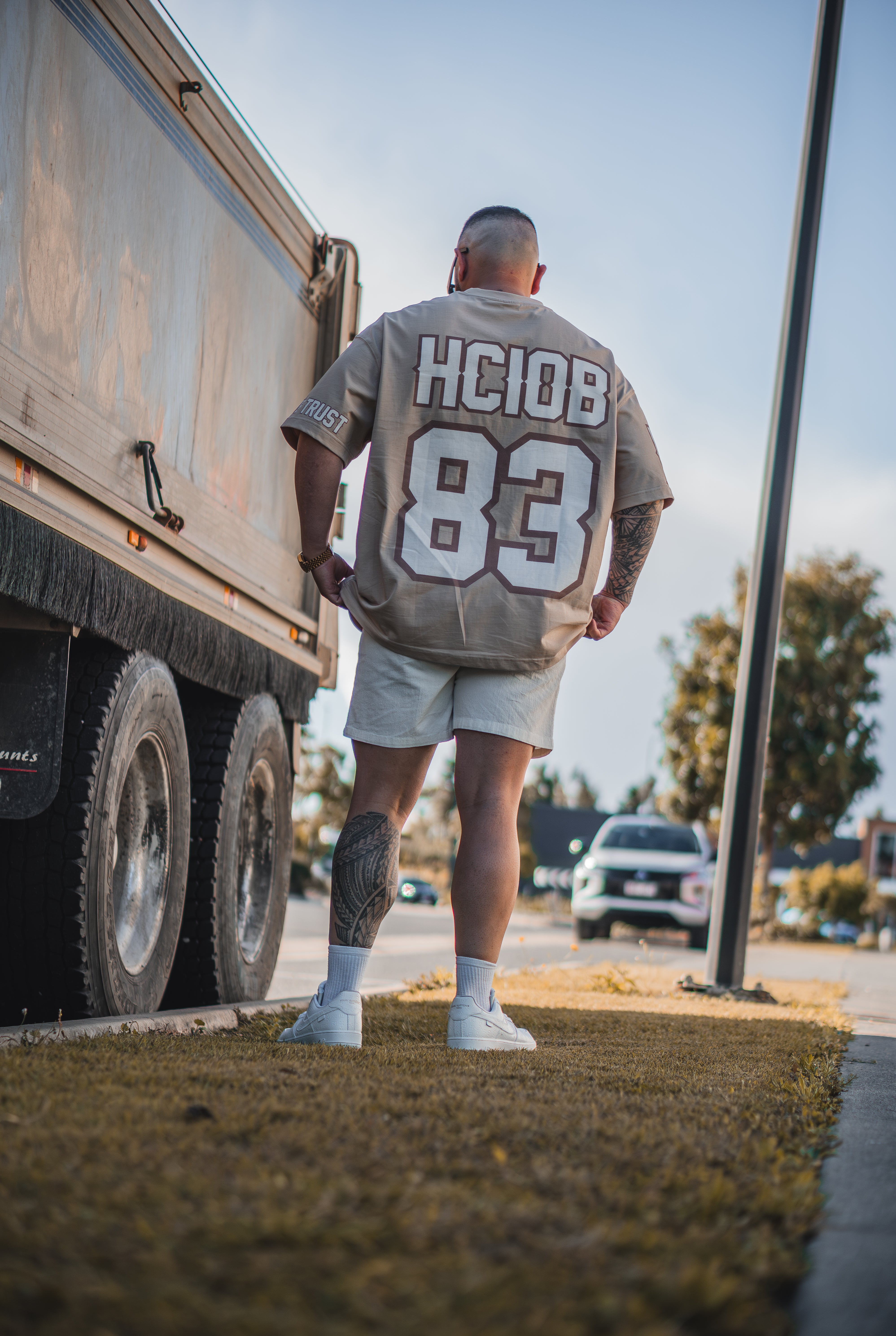 OVERSIZED BEIGE SPORTS TEE