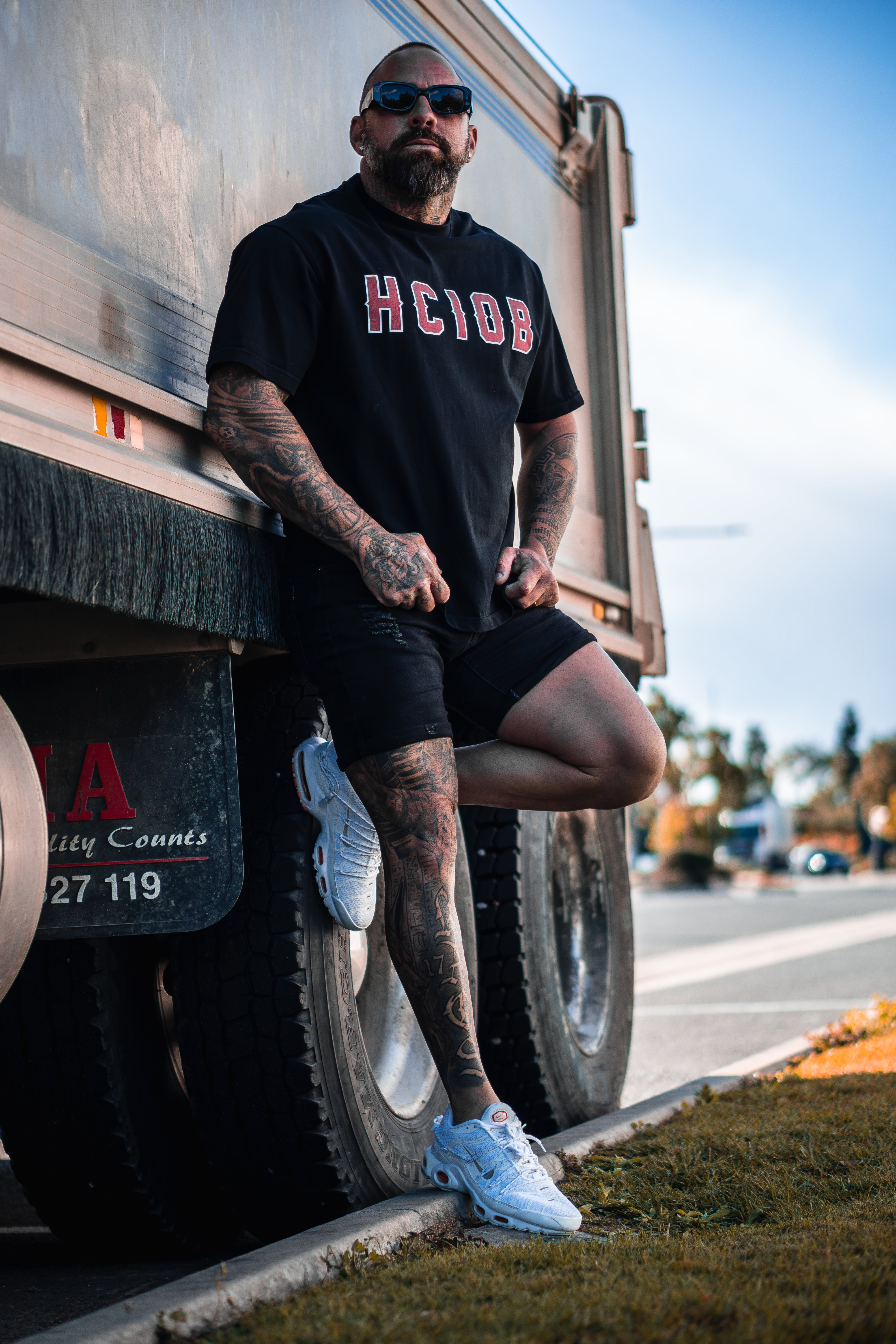 VARSITY STAPLE CRIMSON TEE