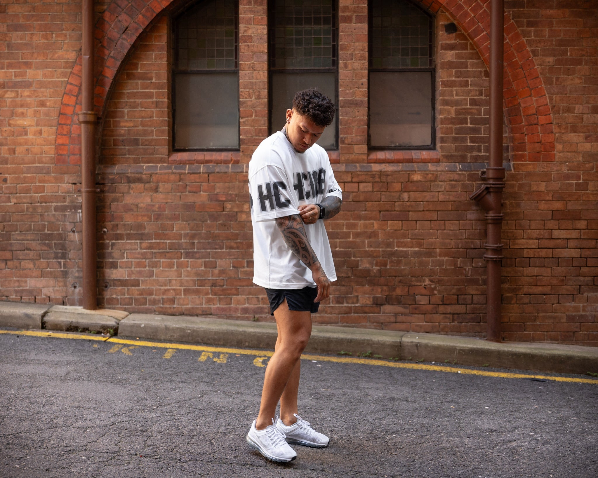 OVERSIZED WHITE WOLF SPORTS TEE