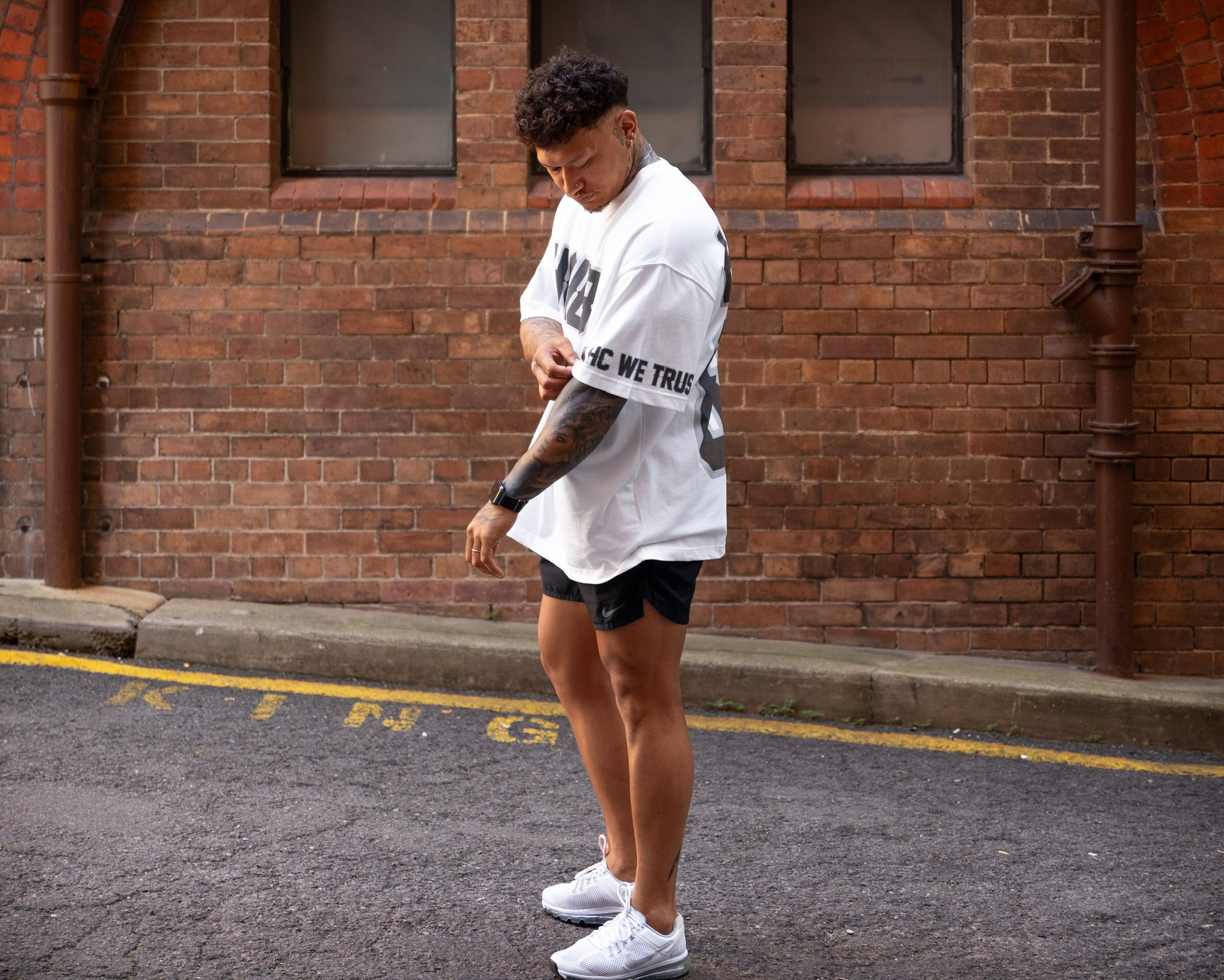 OVERSIZED WHITE WOLF SPORTS TEE