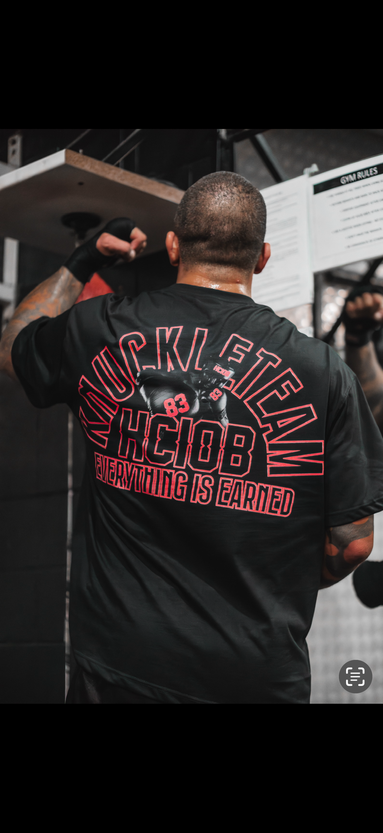 OVERSIZED KNUCKLE TEE